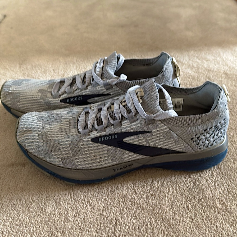 Men’s Brooks tennis shoes | size 8.5